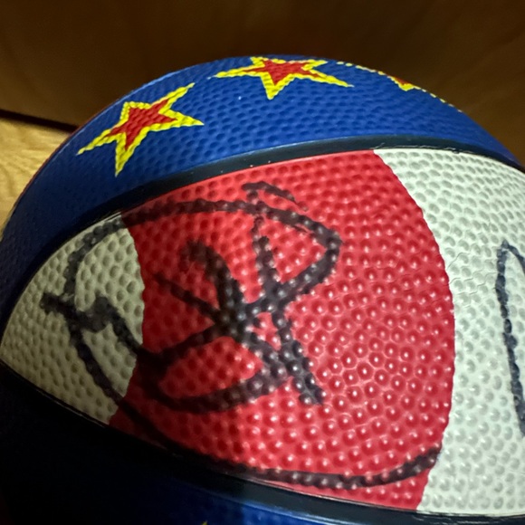 Vintage Harlem Globetrotters souvenir basketball & eight autographs from players - Picture 5 of 10